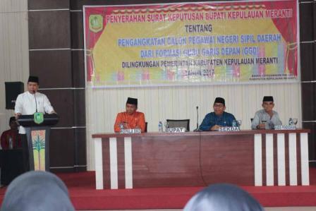 Bupati Meranti Irwan M.Si serahkan SK kepada 26 CPNS Guru Garis Depan